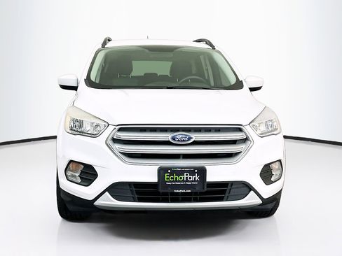 Used 2018 Ford Escape SE image 2