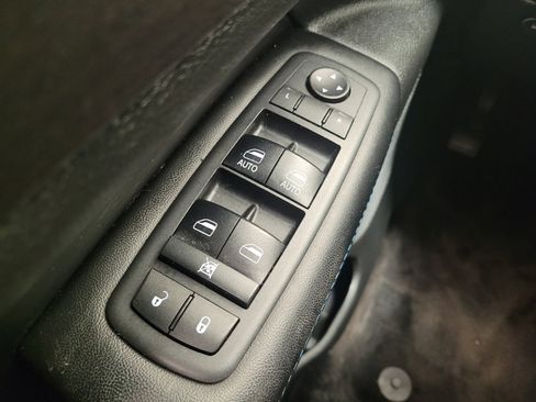 Used 2018 Jeep Grand Cherokee Laredo AWD/4WD image 27