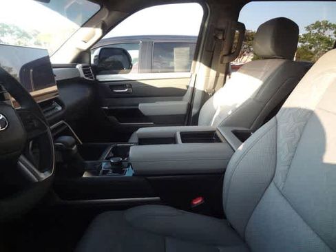 Used 2025 Toyota Tundra Limited AWD/4WD image 9