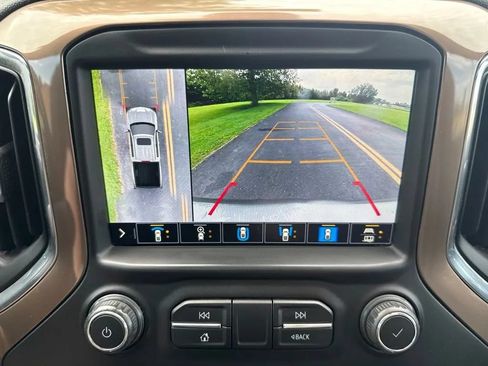 Used 2021 Chevrolet Silverado 1500 High Country w/ Technology Package AWD/4WD image 25