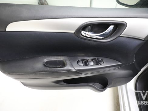 Used 2016 Nissan Sentra S image 18