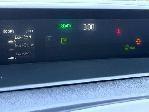 Used 2022 Toyota Prius LE AWD/4WD image 41
