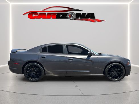 Used 2014 Dodge Charger SE RWD image 4