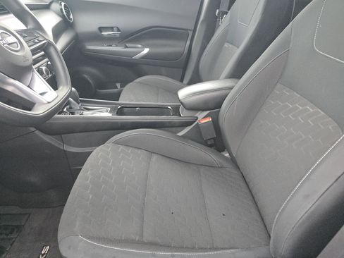 Used 2024 Nissan Kicks SV image 8