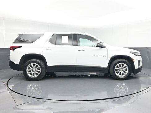 Used 2022 Chevrolet Traverse LS FWD image 4