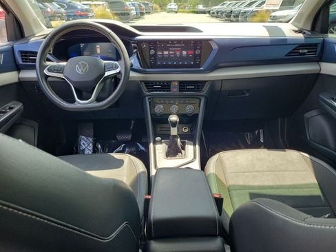 Used 2023 Volkswagen Taos SE w/ Panoramic Sunroof Package FWD image 12