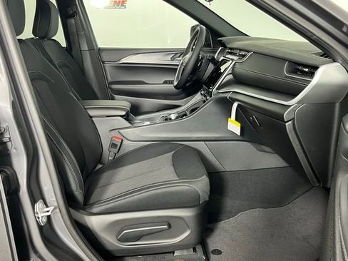 New 2025 Jeep Grand Cherokee Laredo X w/ Luxury Tech Group I image 32