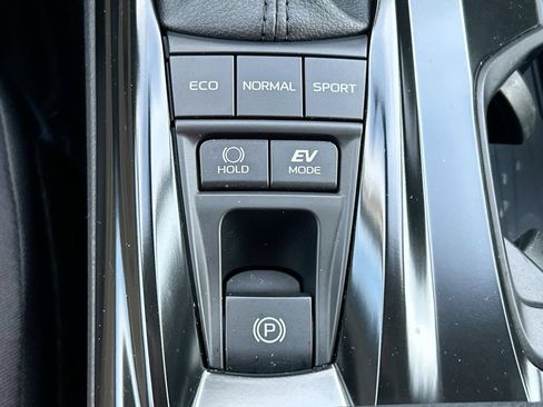 Used 2025 Toyota Camry LE w/ Convenience Package FWD image 34