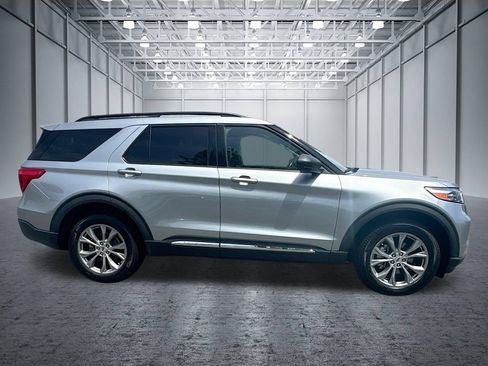 Used 2023 Ford Explorer XLT w/ Equipment Group 202A AWD/4WD image 10