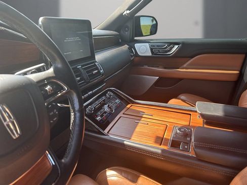 Used 2019 Lincoln Navigator Reserve AWD/4WD image 16