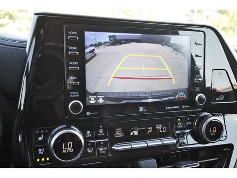 Used 2022 Toyota Highlander Limited FWD image 23