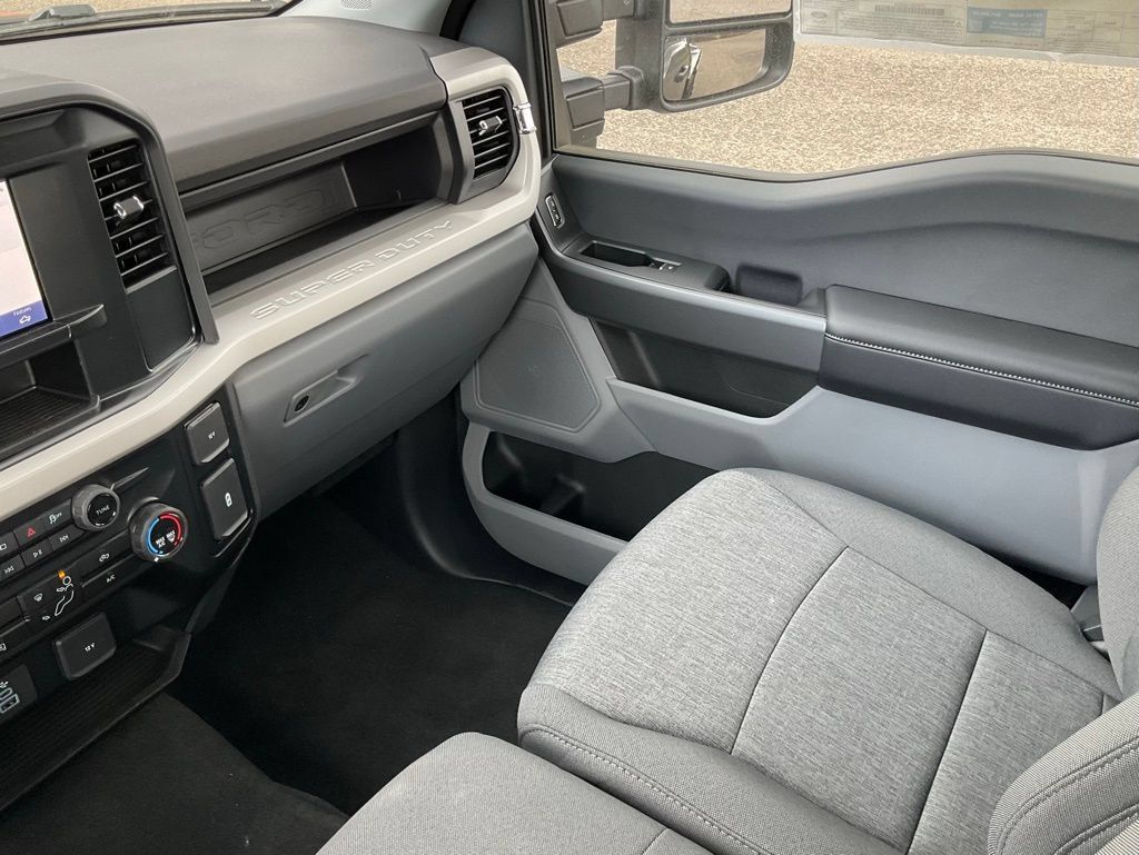 New 2025 Ford F350 XL w/ STX Appearance Package AWD/4WD image 45