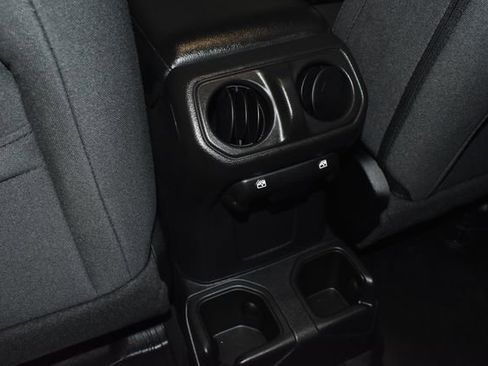 Certified 2024 Jeep Gladiator Sport image 24