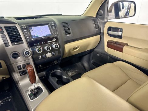 Used 2013 Toyota Sequoia Platinum image 31