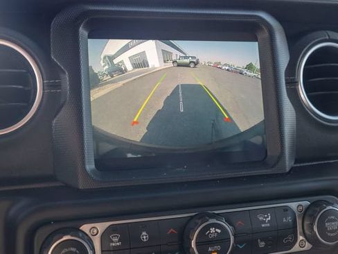 Used 2021 Jeep Wrangler Unlimited Sahara AWD/4WD image 9