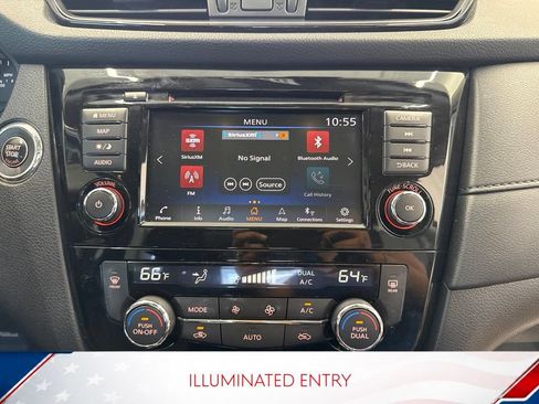 Used 2019 Nissan Rogue SV w/ Sun & Sound Touring Package AWD/4WD image 13