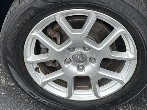 Used 2020 Jeep Renegade Latitude w/ Cold Weather Group AWD/4WD image 9