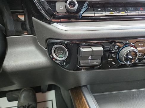 Used 2025 Chevrolet Silverado 1500 High Country w/ High Country Premium Package AWD/4WD image 22
