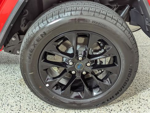 Used 2025 Jeep Wrangler Sahara w/ Safety Group image 27