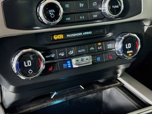 Used 2022 Ford F350 Lariat w/ Black Appearance Package AWD/4WD image 16