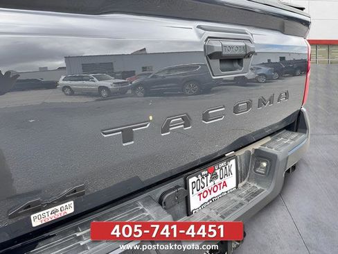 Used 2025 Toyota Tacoma SR5 AWD/4WD image 31