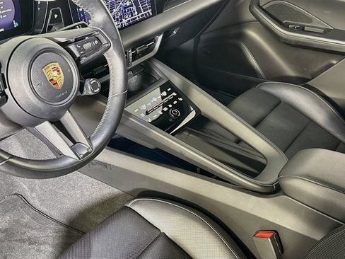 Certified 2025 Porsche Macan 4S Electric AWD/4WD image 21