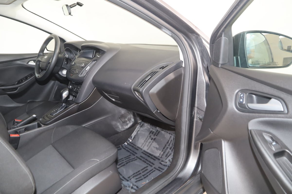 Used 2018 Ford Focus SE FWD image 31