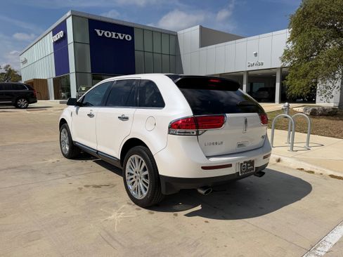 Used 2014 Lincoln MKX FWD w/ Equipment Group 101A image 4