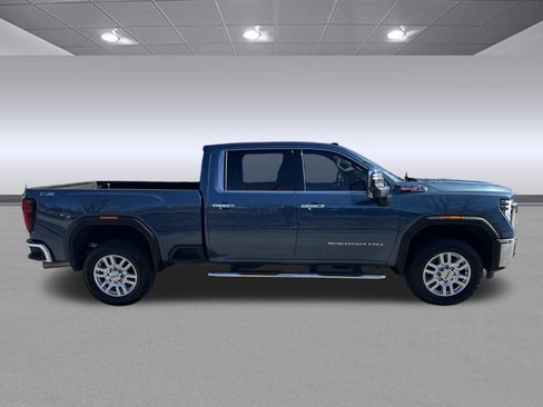 Used 2024 GMC Sierra 2500 SLT image 2