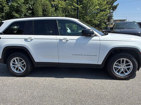 Used 2025 Jeep Grand Cherokee Laredo X RWD image 7