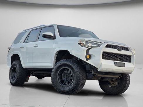 Used 2014 Toyota 4Runner SR5 image 2
