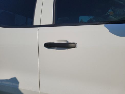 Used 2025 Chevrolet Colorado Trail Boss image 11