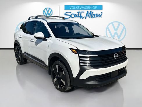 Used 2025 Nissan Kicks SR FWD image 1