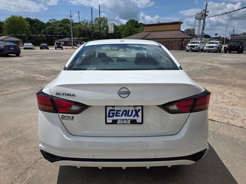 Used 2025 Nissan Altima 2.5 SV image 5