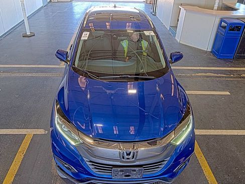Used 2022 Honda HR-V EX image 2
