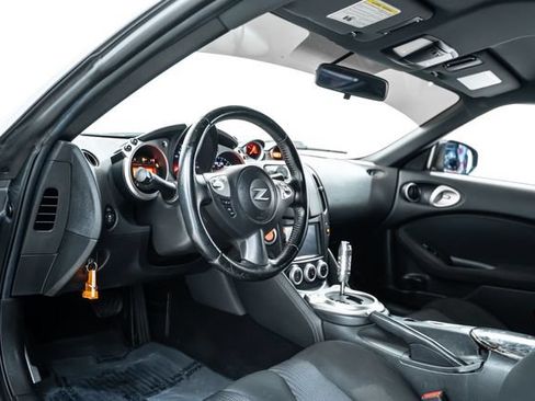 Used 2016 Nissan 370Z Coupe RWD image 17