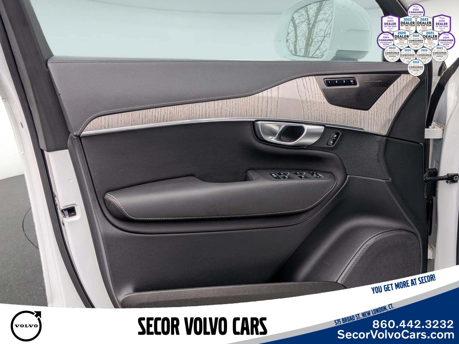 Certified 2024 Volvo XC90 T8 Ultimate AWD/4WD image 8