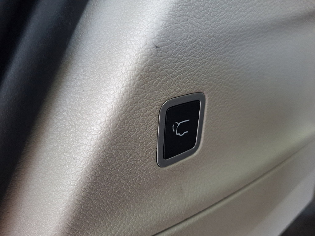 Used 2024 Chrysler Pacifica Touring-L FWD image 30