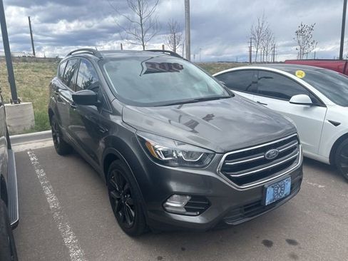 Used 2019 Ford Escape SE image 2