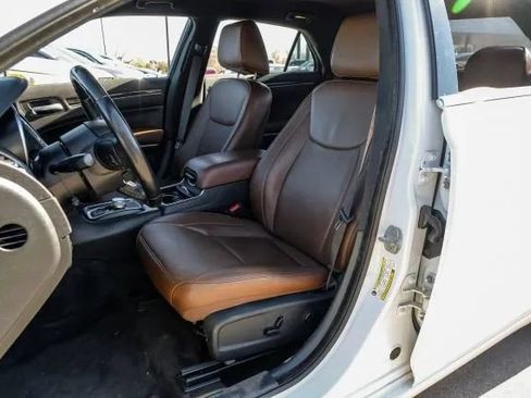 Used 2019 Chrysler 300 Limited RWD image 38