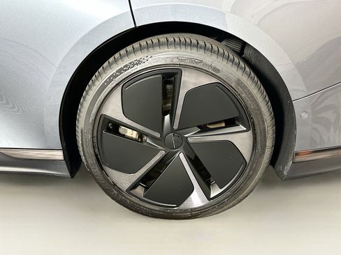 Used 2024 Lucid Air Pure RWD image 11