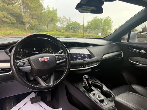 Used 2020 Cadillac XT4 Premium Luxury FWD image 16