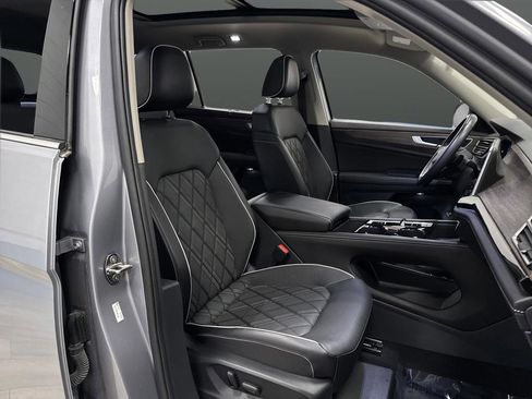 Used 2024 Volkswagen Atlas SEL Premium R-Line image 31