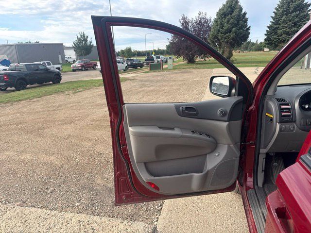 Used 2011 Kia Sedona LX FWD image 18