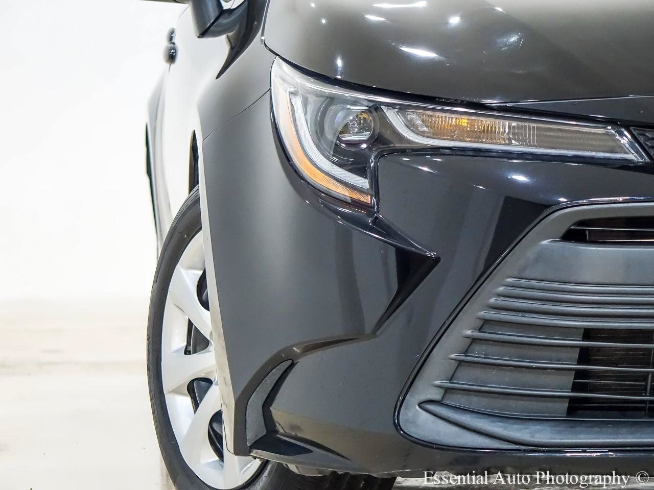Used 2023 Toyota Corolla LE FWD image 6
