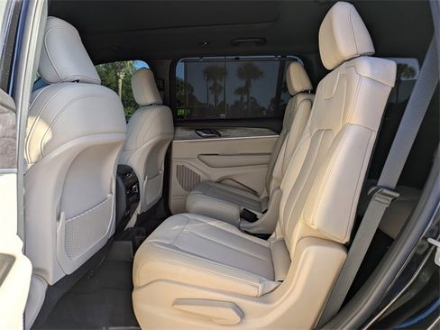 Used 2025 Jeep Grand Cherokee L Limited w/ Luxury Tech Group II image 14