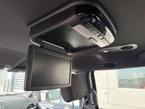 Used 2018 Chrysler Pacifica Touring Plus w/ S Appearance Package image 5