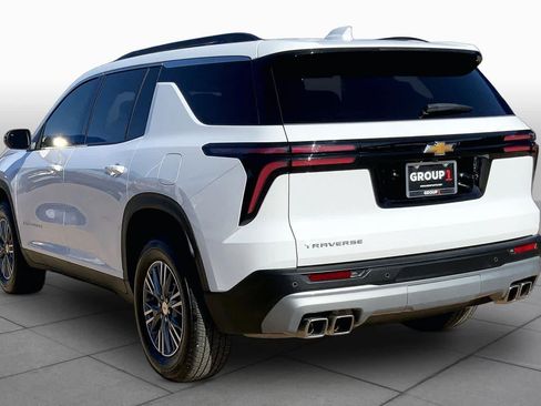 Certified 2025 Chevrolet Traverse LT FWD image 12
