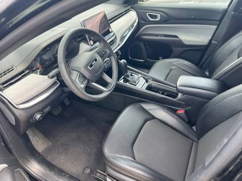 Used 2024 Jeep Compass Latitude AWD/4WD image 2