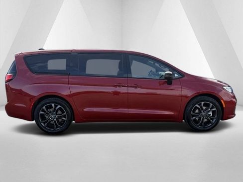 New 2026 Chrysler Pacifica Select FWD image 8